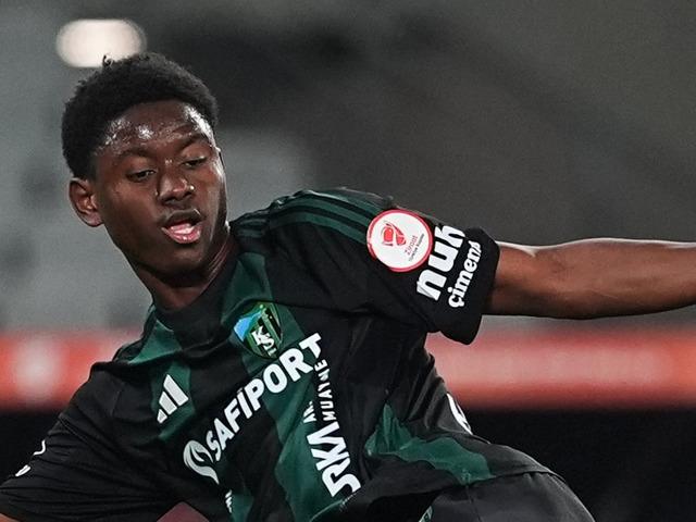 S&uuml;per Lig'de g&ouml;r&uuml;lmemiş olay! Aşık olduğu i&ccedil;in kampı terk etti