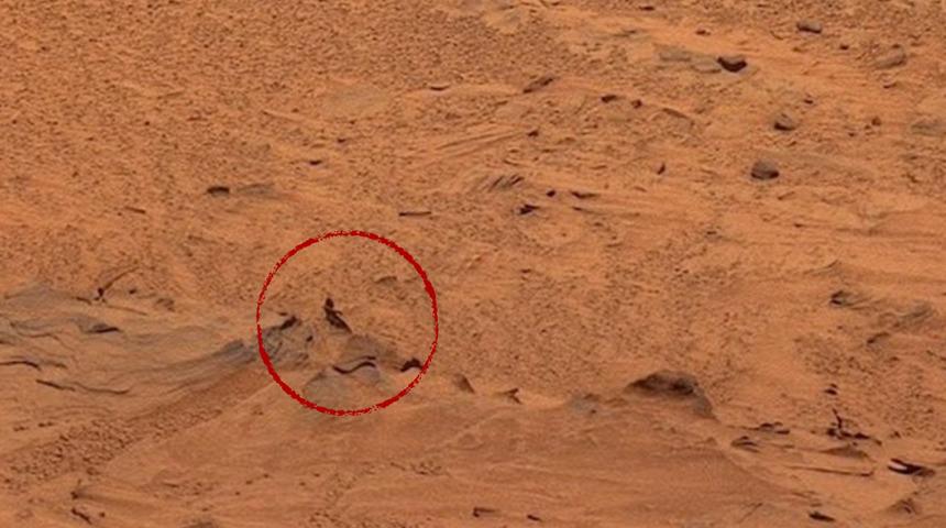 NASA'nın yıllar &ouml;nce Mars'ta fotoğraflamıştı: İnsansı g&ouml;r&uuml;nt&uuml;n&uuml;n arkasındaki ger&ccedil;ek ortaya &ccedil;ıktı