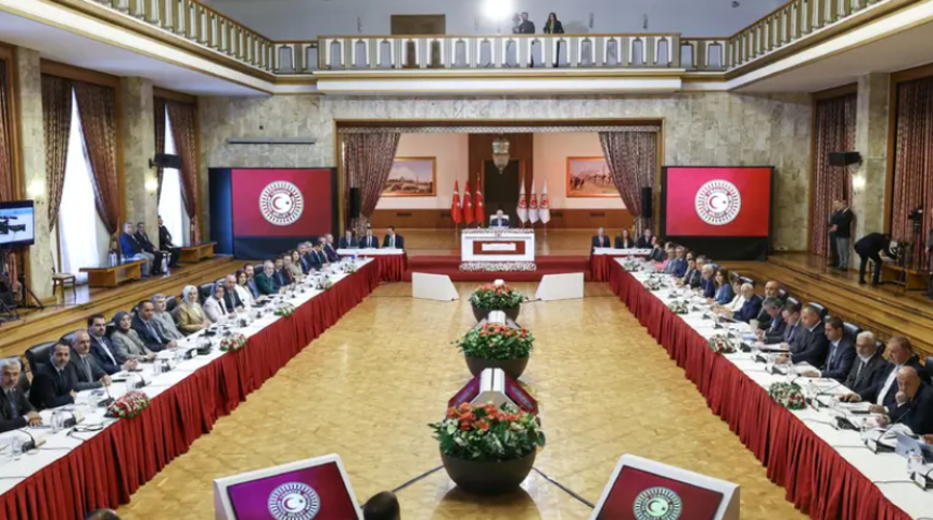SON DAKİKA | &Ccedil;er&ccedil;eve yasa teklifinin adı belli oldu: Milli Dayanışma ve Toplumsal B&uuml;t&uuml;nleşmenin G&uuml;&ccedil;lendirilmesi