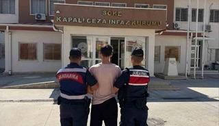 Kuşadası&rsquo;nda 25 yıl hapis cezasıyla aranan firari yakalandı