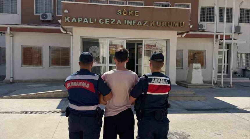 Kuşadası&rsquo;nda 25 yıl hapis cezasıyla aranan firari yakalandı