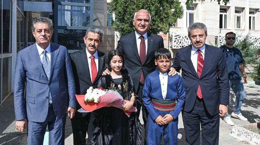 Bakan Ersoy Şırnak'ta a&ccedil;ılışa katıldı