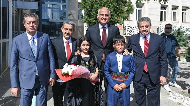 Bakan Ersoy Şırnak'ta açılışa katıldı: Kütüphane kullanım alanında Cumhuriyet tarihinin en yüksek seviyesi!