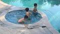 Havuzda oynarken haval� t�fekle vurulmu�tu! K���k Karan ya�am m�cadelesini kazand�