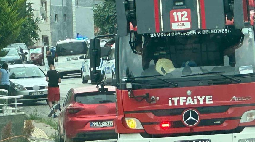 &Ccedil;atıya &ccedil;ıkan vatandaş, polis tarafından indirildi
