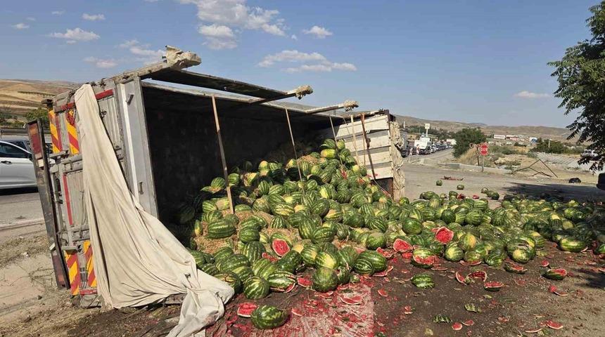 Ankara&rsquo;da iki farklı tır kazası