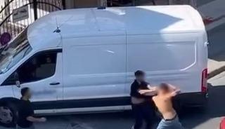 Ataşehir&rsquo;de iki kişinin sokak ortasındaki kavgası kameraya yansıdı