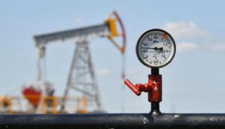 Petrol fiyatları, diplomatik &ccedil;abaların etkisiyle y&uuml;zde 4'ten fazla geriledi
