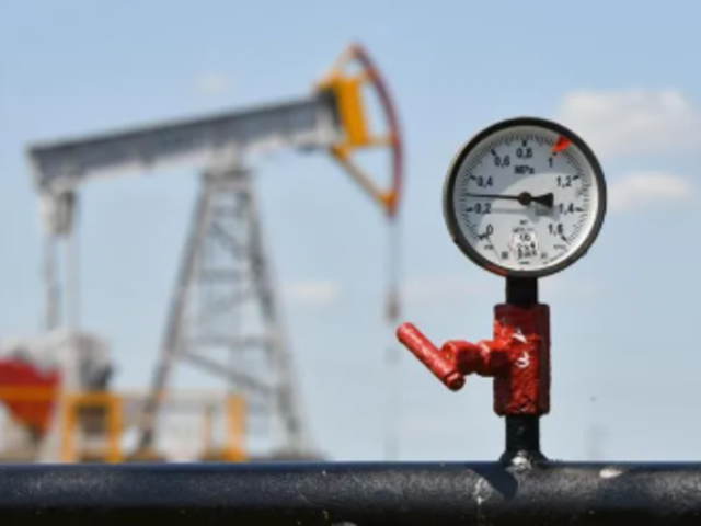 Petrol fiyatları, diplomatik &ccedil;abaların etkisiyle y&uuml;zde 4'ten fazla geriledi