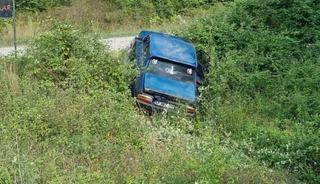Sinop&rsquo;ta otomobil şarampole devrildi: 2 yaralı