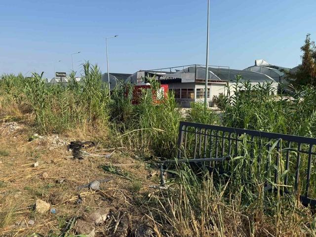 Kontrolden çıkan otomobil dereye uçtu, sürücü yaralandı: Kaza anı kamerada 2
