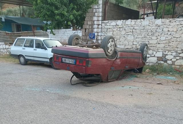 Kontrolden &ccedil;ıkan otomobil ters d&ouml;nd&uuml; 1