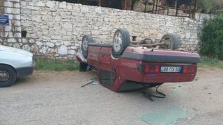 Kontrolden çıkan otomobil ters döndü