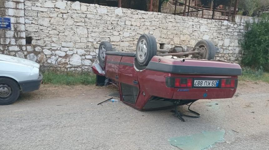 Kontrolden &ccedil;ıkan otomobil ters d&ouml;nd&uuml;