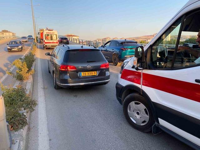 Elazığ’da zincirleme trafik kazası: 3 yaralı 4