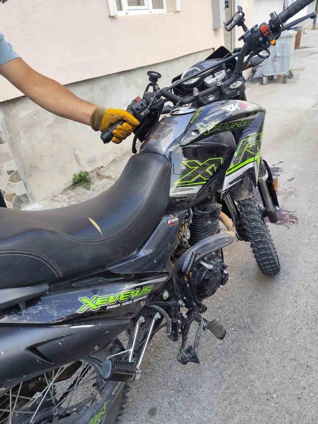 Otomobille çarpışan motosikletin sürücüsü yaralandı 4