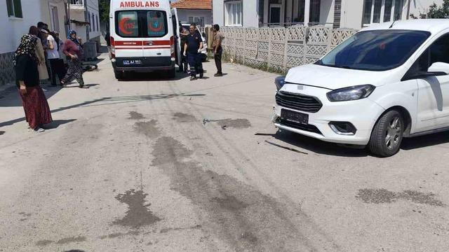 Otomobille çarpışan motosikletin sürücüsü yaralandı