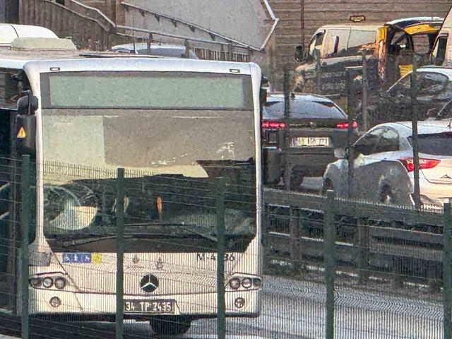Şirinevler’de metrobüsün çarptığı kadın yaralandı 2