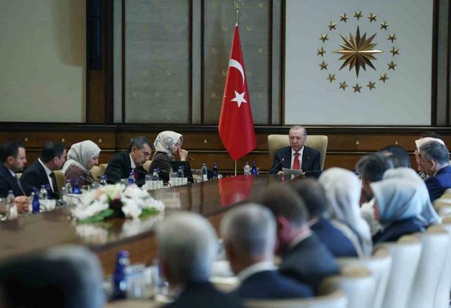 Cumhurbaşkanı Erdoğan, Kahramanmaraş&rsquo;taki okul saldırısında hayatını kaybeden &ouml;ğrencilerin ailelerini kabul etti 5