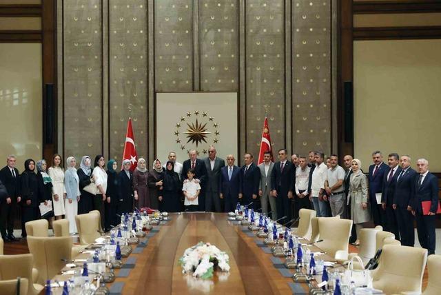 Cumhurbaşkanı Erdoğan, Kahramanmaraş&rsquo;taki okul saldırısında hayatını kaybeden &ouml;ğrencilerin ailelerini kabul etti 4