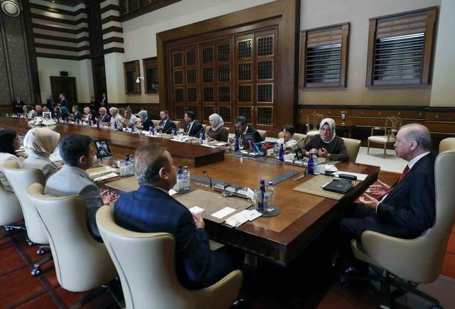 Cumhurbaşkanı Erdoğan, Kahramanmaraş&rsquo;taki okul saldırısında hayatını kaybeden &ouml;ğrencilerin ailelerini kabul etti 3
