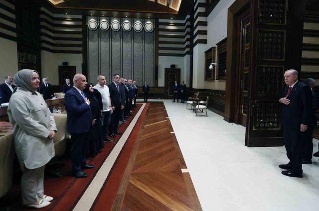 Cumhurbaşkanı Erdoğan, Kahramanmaraş&rsquo;taki okul saldırısında hayatını kaybeden &ouml;ğrencilerin ailelerini kabul etti 1