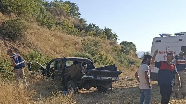 Palu’da kamyonet  şarampole yuvarlandı: 2 yaralı