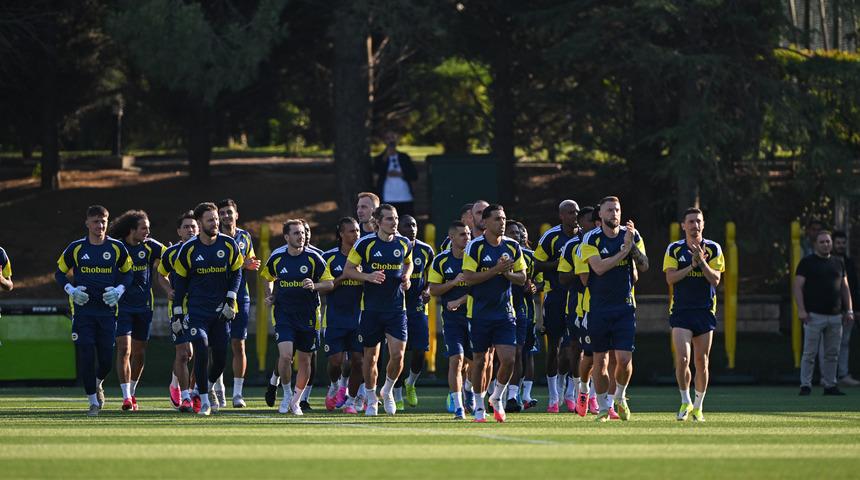 Fenerbah&ccedil;e, UEFA Şampiyonlar Ligi kadrosunda değişikliğe gitti