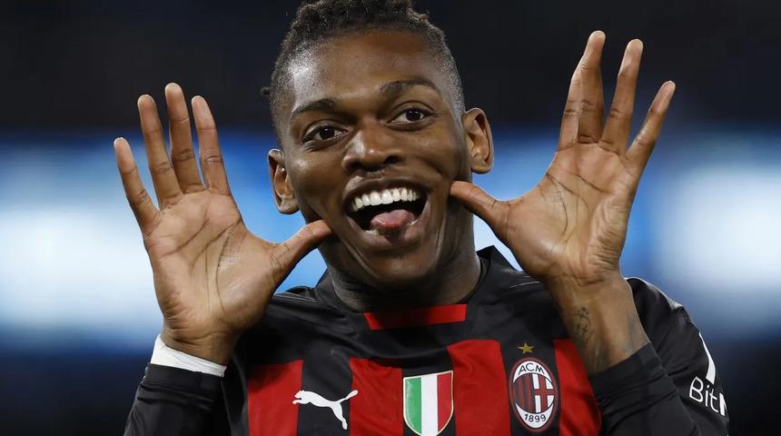 Galatasaray, Rafael Leao transferinde Fenerbah&ccedil;e'yi solladı!