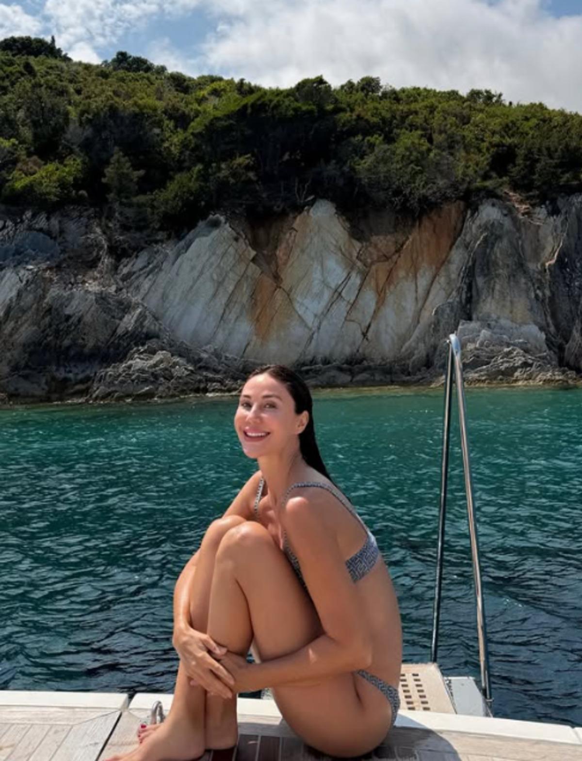 Demet Şener tatil karelerini paylaşmaya doyamadı! Bikinili pozları gündemde 2