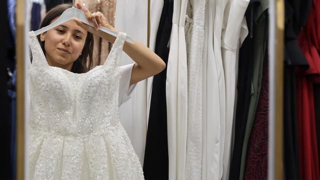 Gelinlik fiyatları uçunca tercihler değişti! Satın almak yerine artık kiralanıyor