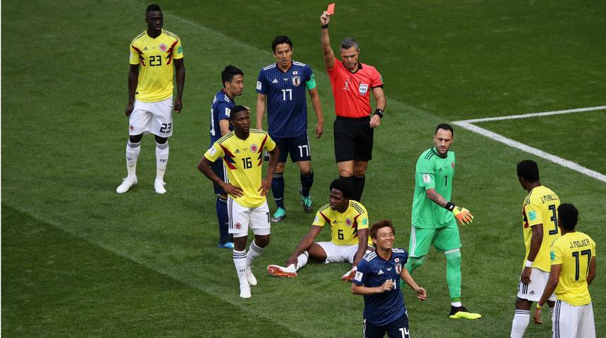 2018 Dünya Kupası'nda ilk kırmızı kartı Kolombiya'dan Carlos Sanchez gördü!