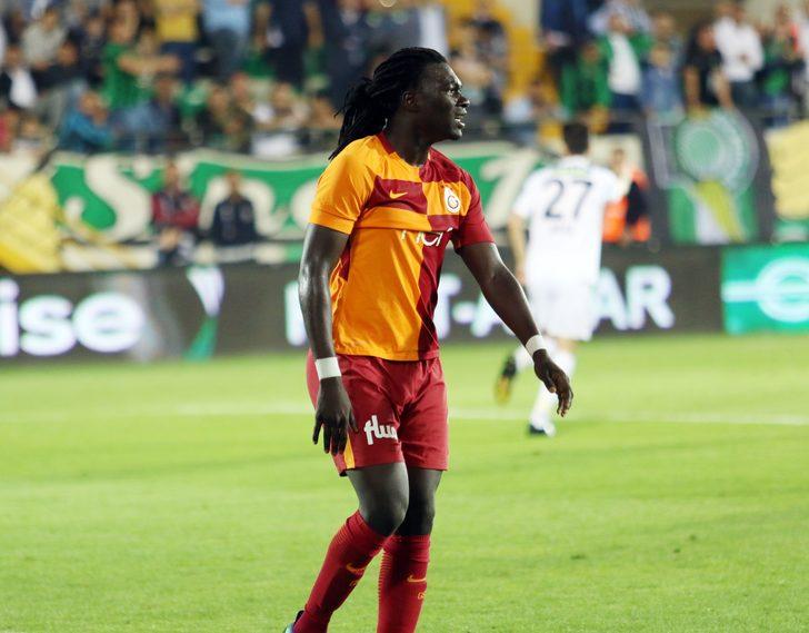Gomis'in menajeri Mendy, Çin kulüpleriyle görüşmeleri sürdürürken Gomis'e yıllık 7 milyon Euro teklif edildiği öğrenildi.