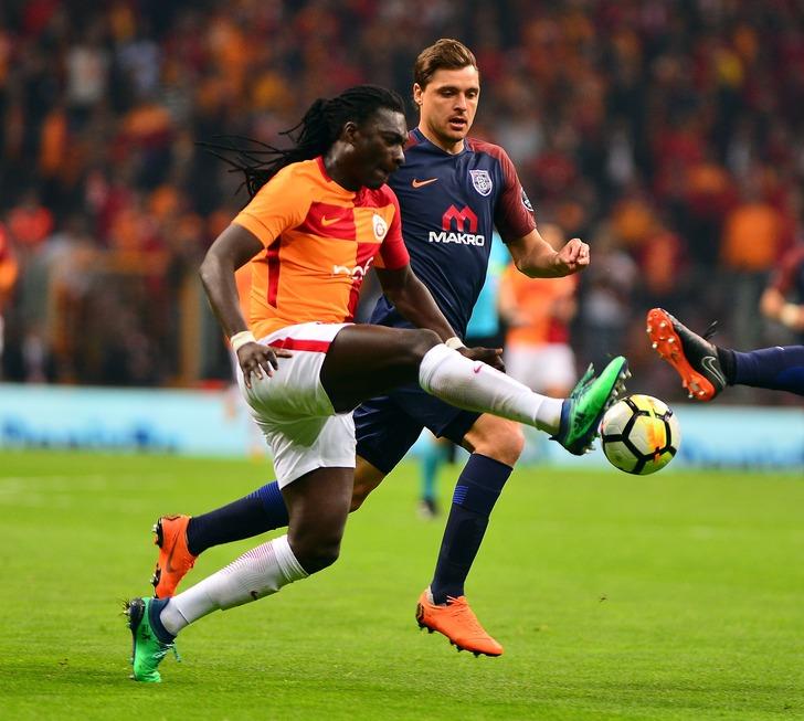Garanti ücreti 3 milyon 350 bin euro olan Bafetimbi Gomis, transferi sürecinde geçen sezon Galatasaray'dan 2.5 milyon Euro imza parası almıştı.