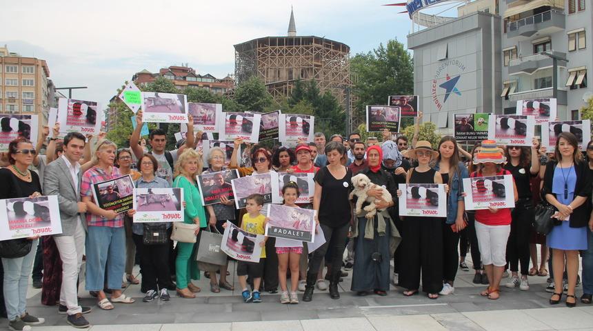Hayvanlara işkence protesto edildi
