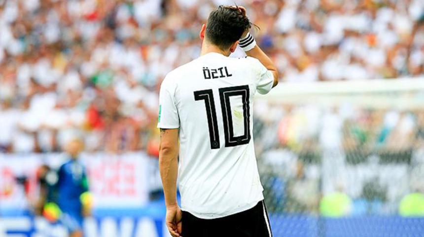 Dietmar Hamann'dan Mesut &Ouml;zil'e destek