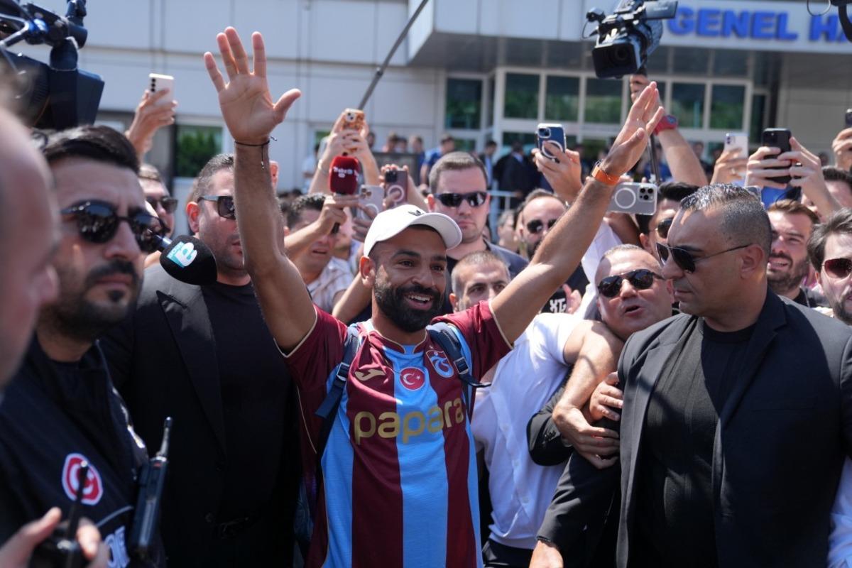 Trabzonspor un yeni transferi Mohamed Salah İstanbul da! İşte Salah ın ilk s&ouml;zleri 3
