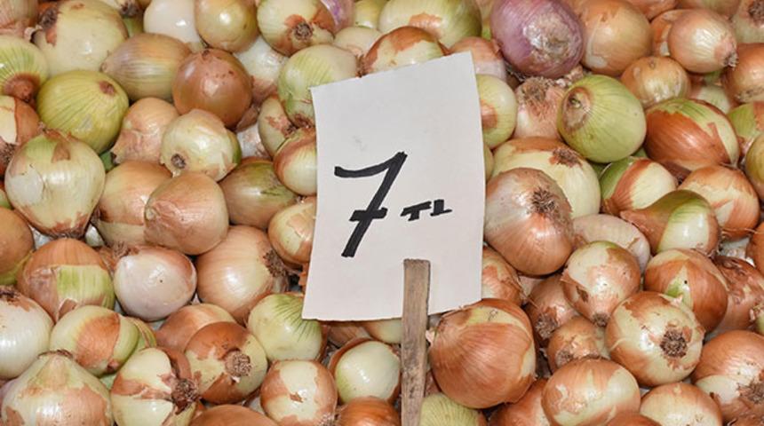  Pazardaki soğan hem gözleri hem cepleri yaktı! Kilosu 7 lira oldu