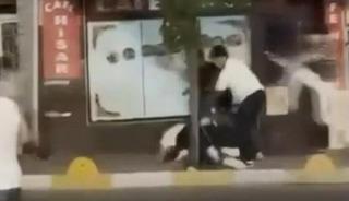 Fatih'teki vahşetin yeni g&ouml;r&uuml;nt&uuml;leri ortaya &ccedil;ıktı! Yerdeyken de bı&ccedil;aklamışlar