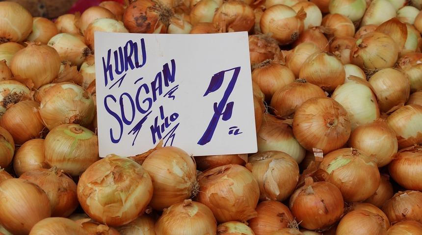 Soğan halde 3,5 pazarda 7 lira, nedeni stokçular mı?