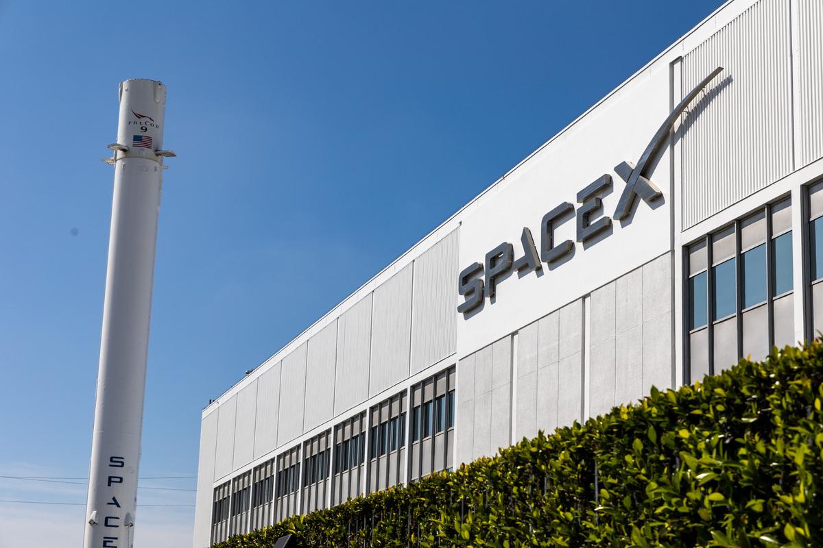 SpaceX roketinin parçası Ay’a çarptı: NASA bölgeyi inceleyecek 2