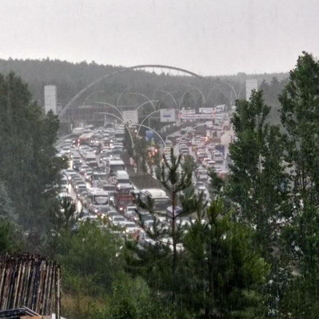 Ankara'yı yine sağanak vurdu