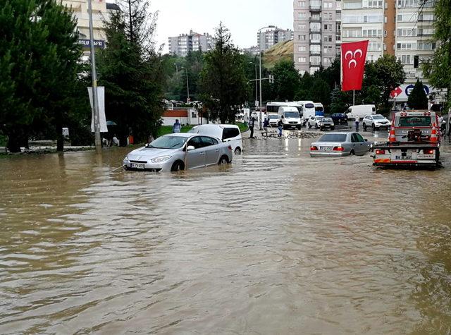 Ankara'yı yine sağanak vurdu