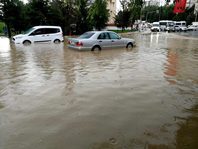 Ankara'yı yine sağanak vurdu