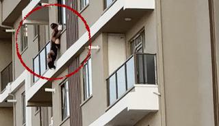 Yer: Aksaray! 8 katlı apartmanın 7. katında asılı kaldı