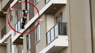 Yer: Aksaray! 8 katlı apartmanın 7. katında asılı kaldı
