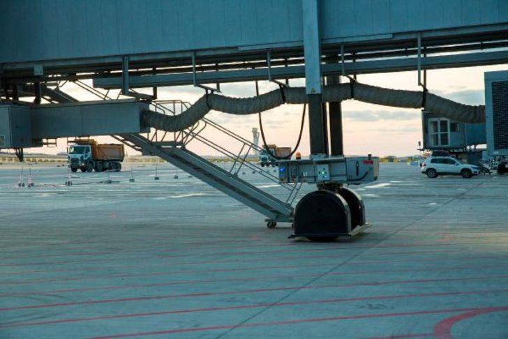 Tarihi anlar! Cumhurbaşkanı Erdoğan'ın uçağı Üçüncü Havalimanı'na indi G4