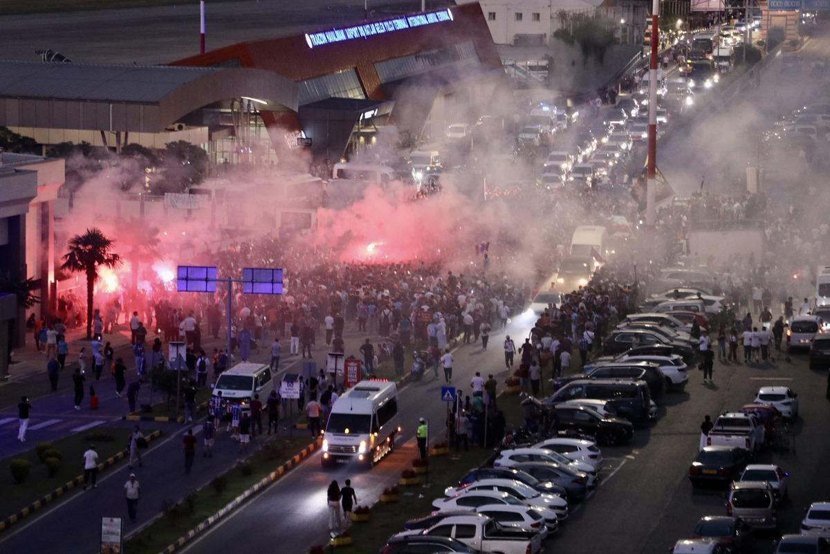 Mohamed Salah Trabzon a indi! Taraftarlar akın etti 1