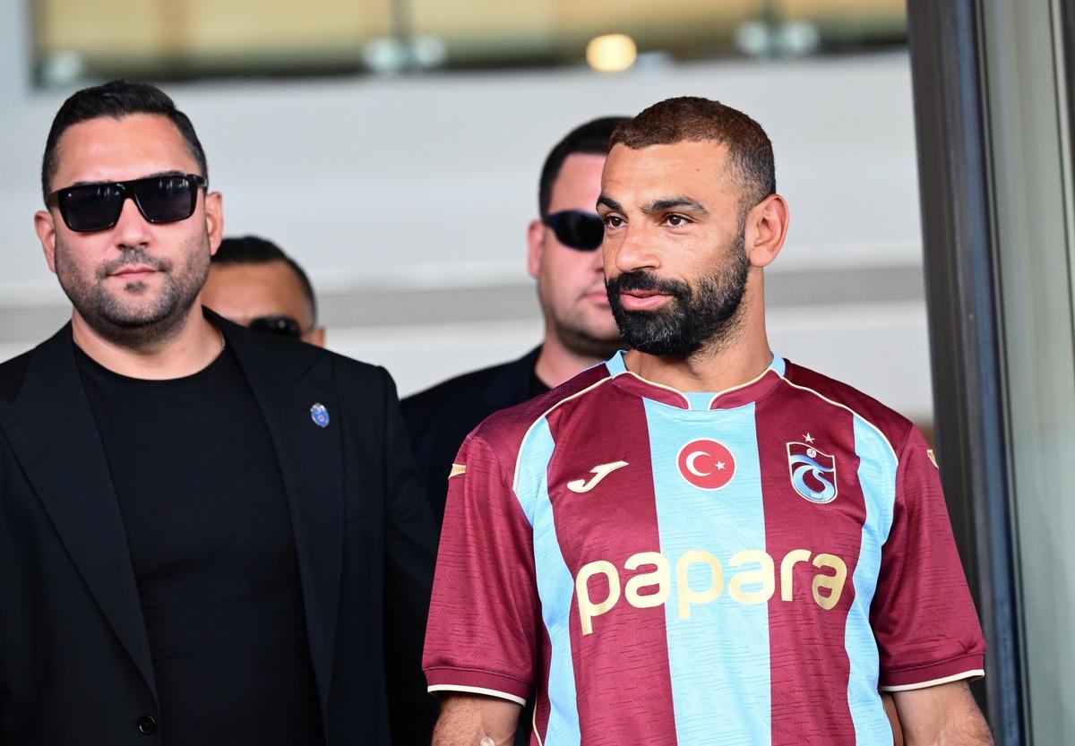 Mohamed Salah Trabzon a indi! Taraftarlar akın etti 3