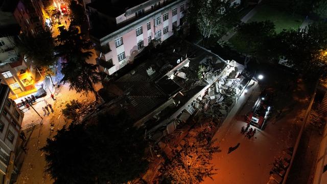 Bahçelievler’de 5 katlı boş bina çöktü! Valilikten açıklama
